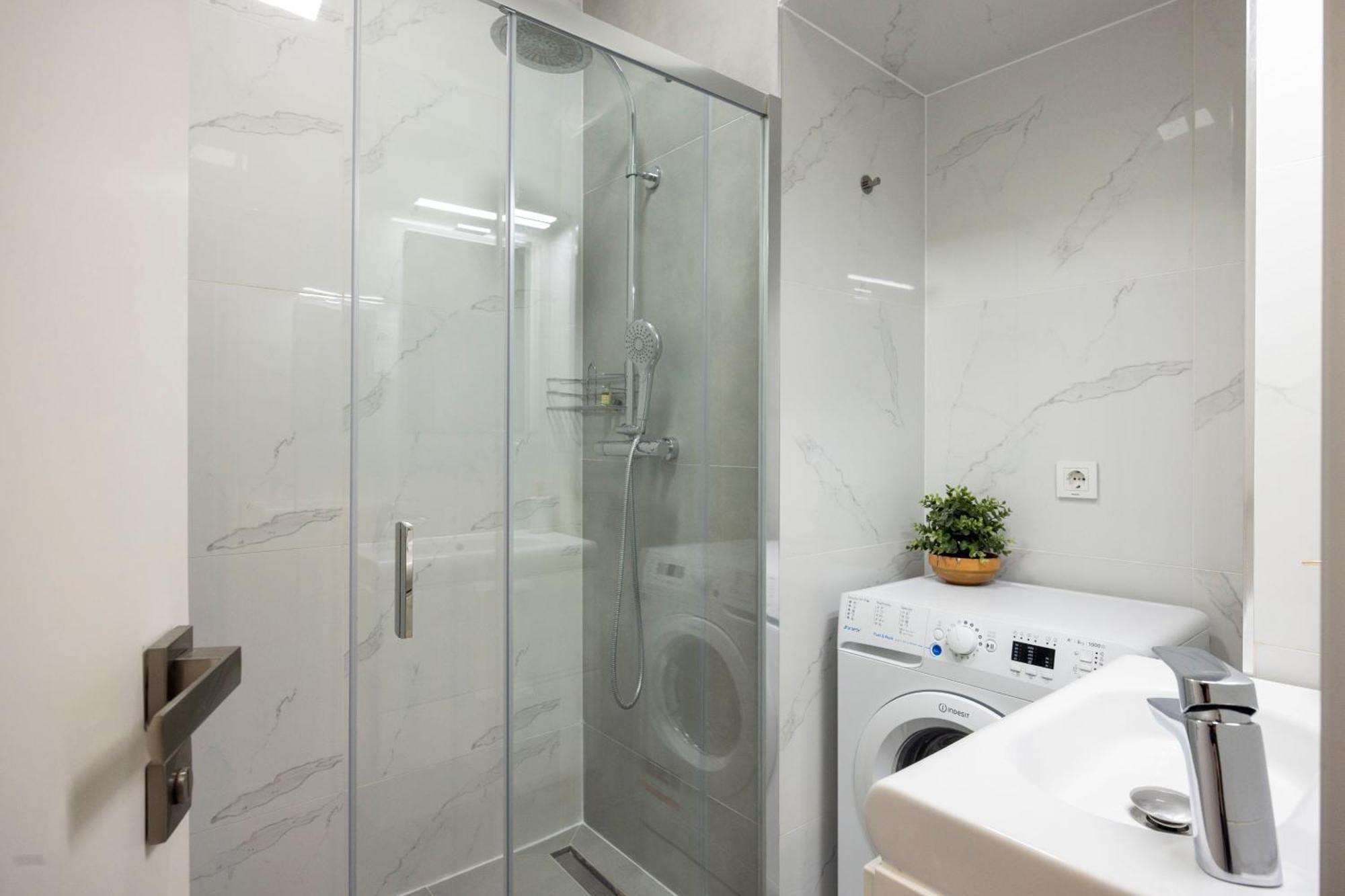 Spacious Cozy Home With 4Bedroom In The Heart Of Bp Budapest Exterior foto