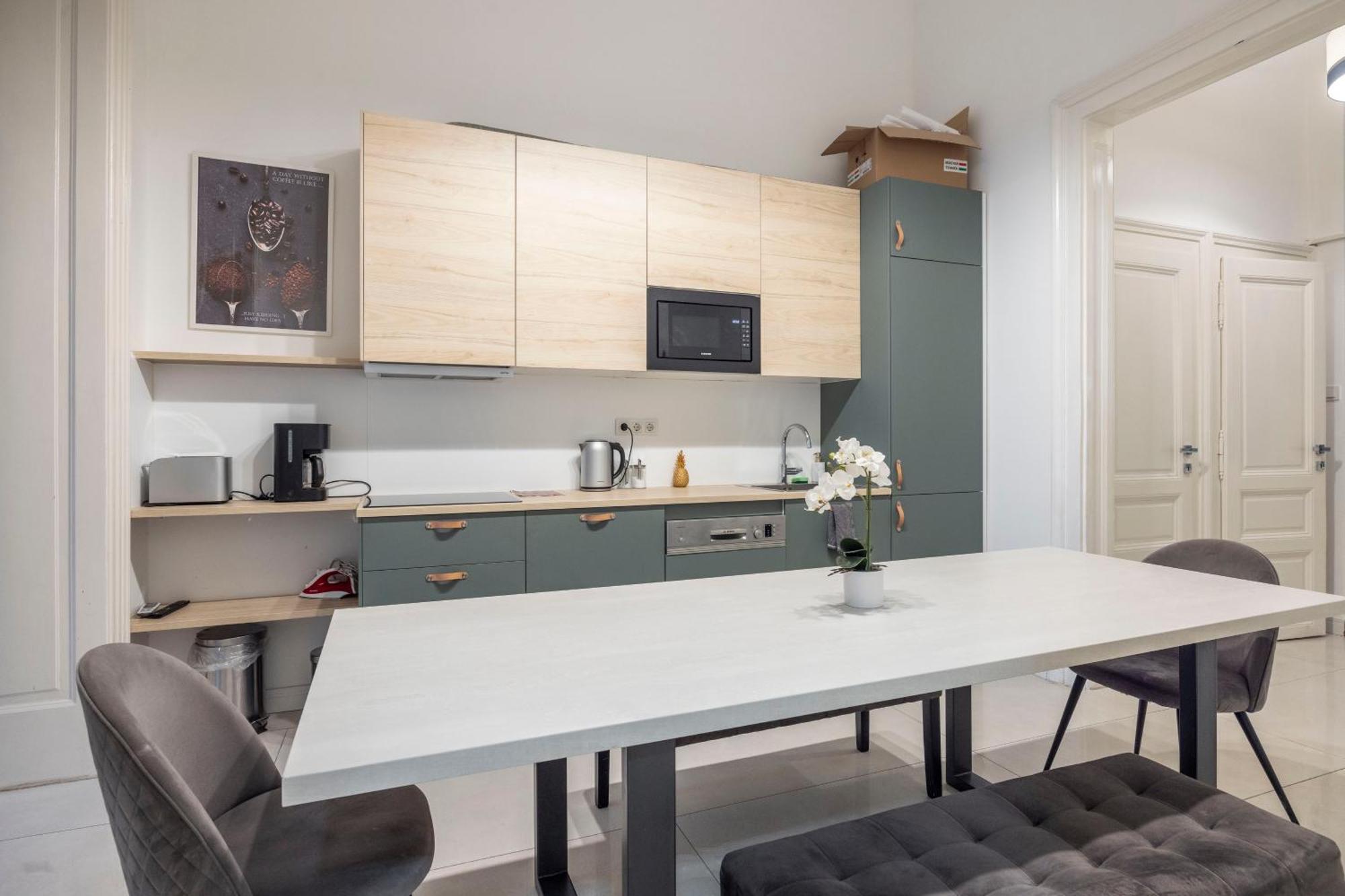 Spacious Cozy Home With 4Bedroom In The Heart Of Bp Budapest Exterior foto